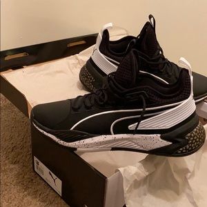 uproar core men's basketball shoes